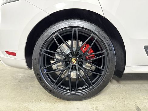 Certified 2025 Porsche Macan GTS image 16