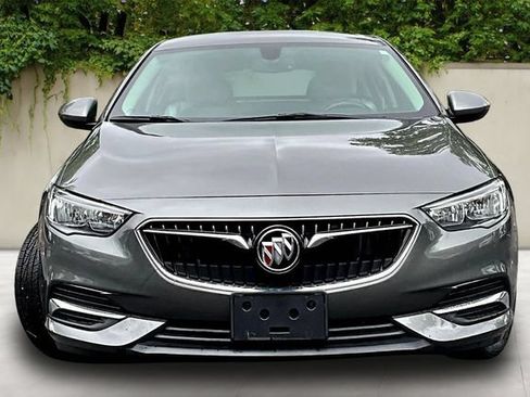 Used 2018 Buick Regal Preferred FWD image 2