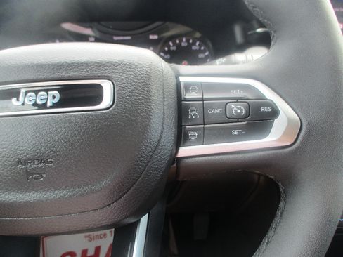 Used 2025 Jeep Compass Limited AWD/4WD image 12