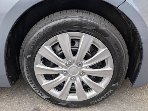 Used 2023 Toyota Corolla LE image 21