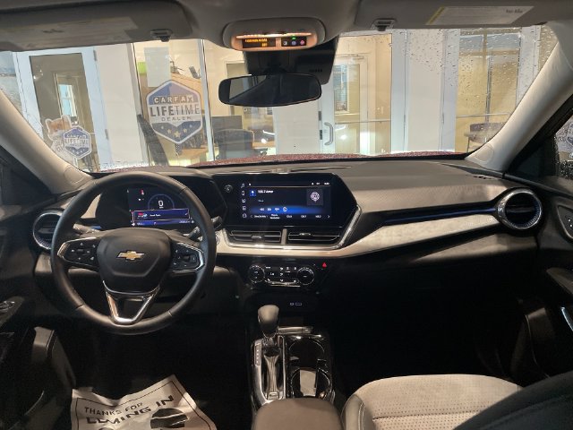 Used 2025 Chevrolet Trax LT w/ LT Convenience Package FWD image 36