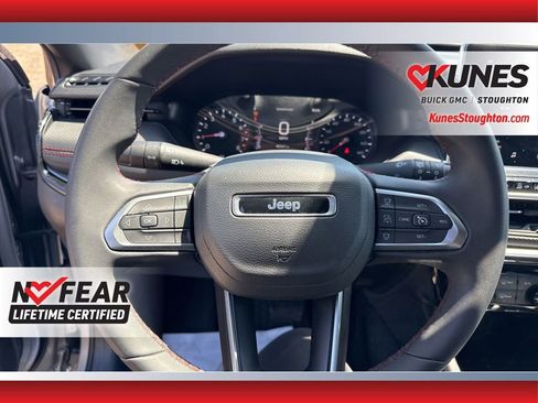 Used 2025 Jeep Compass Trailhawk AWD/4WD image 21