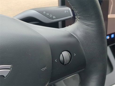 Used 2023 Tesla Model Y Long Range image 29