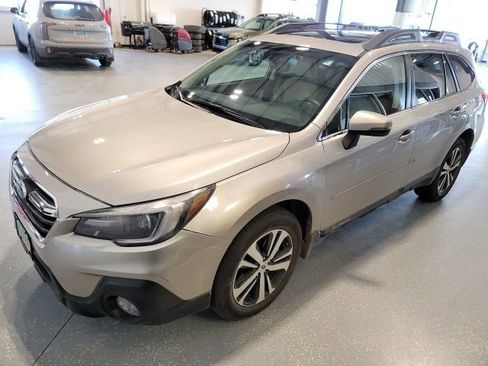 Used 2018 Subaru Outback 3.6R Limited image 3