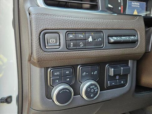 Used 2021 GMC Yukon Denali w/ Denali Premium Package AWD/4WD image 30