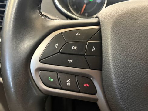 Certified 2021 Jeep Cherokee Latitude Lux w/ Comfort/Convenience Group AWD/4WD image 19