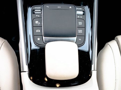 Used 2023 Mercedes-Benz GLB 250 4MATIC image 27