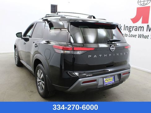 New 2026 Nissan Pathfinder SL image 2