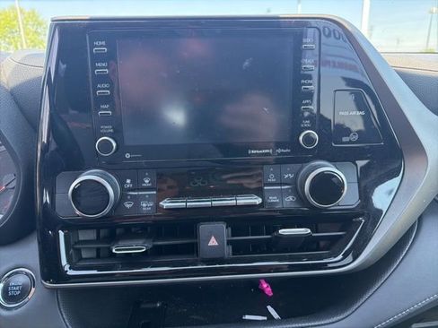 Used 2022 Toyota Highlander LE AWD/4WD image 21