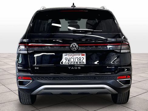 Used 2025 Volkswagen Taos SE w/ Panoramic Sunroof Package AWD/4WD image 8