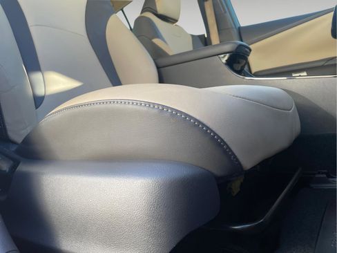 Used 2017 Toyota Prius Four w/ Protection Package image 30