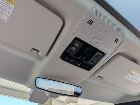 Used 2025 Volkswagen ID. Buzz 1st Edition RWD image 34