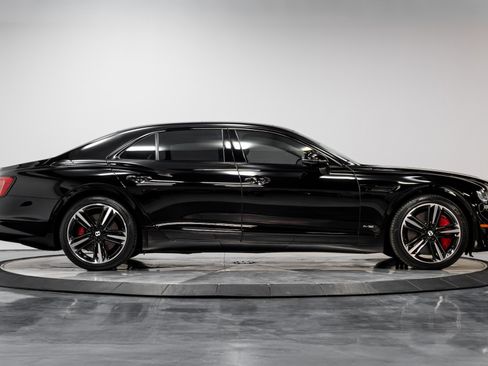 Used 2021 Bentley Flying Spur W12 image 17