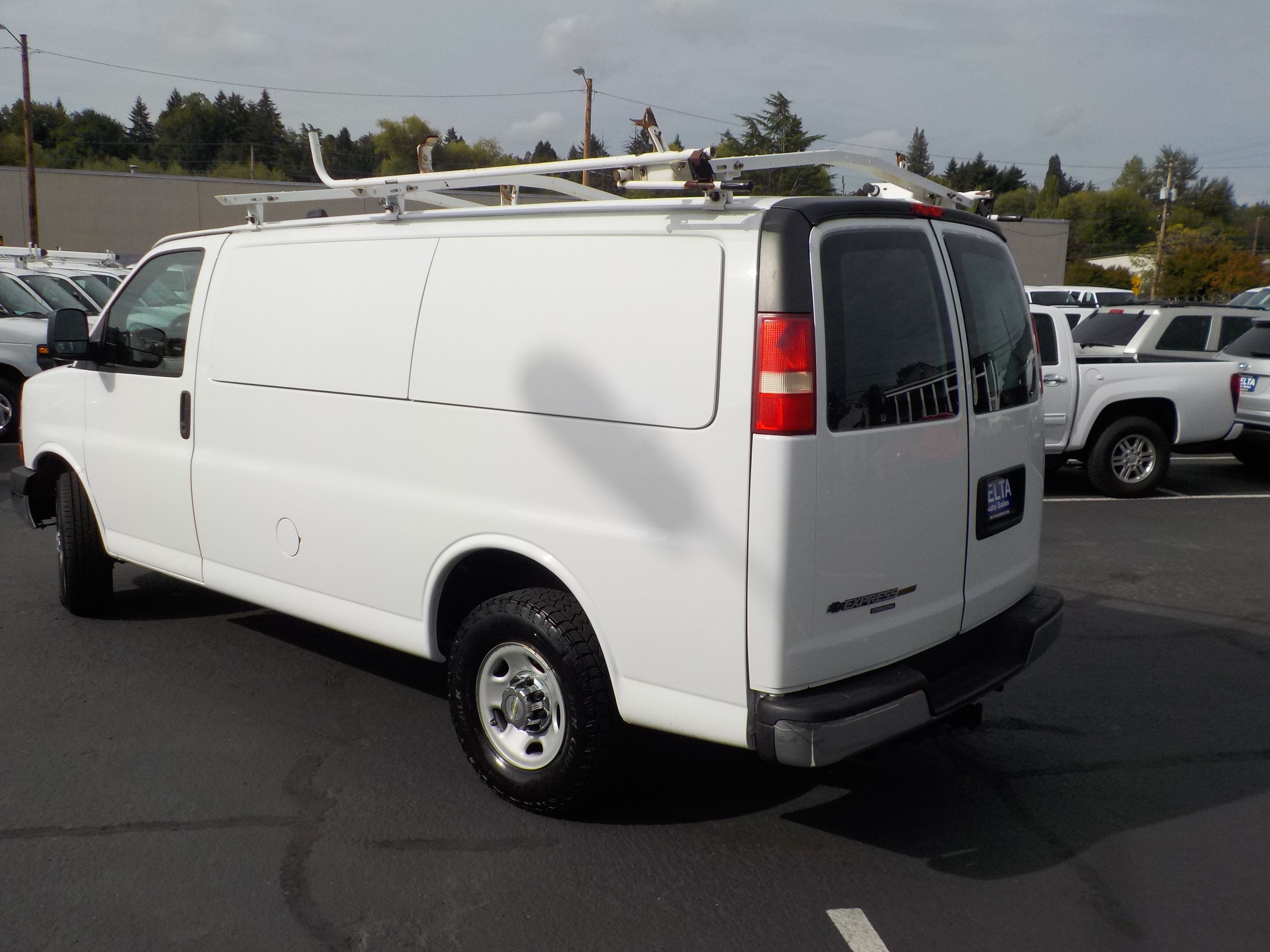 Used 2014 Chevrolet Express 2500 w/ Express Access Plus Package RWD image 11