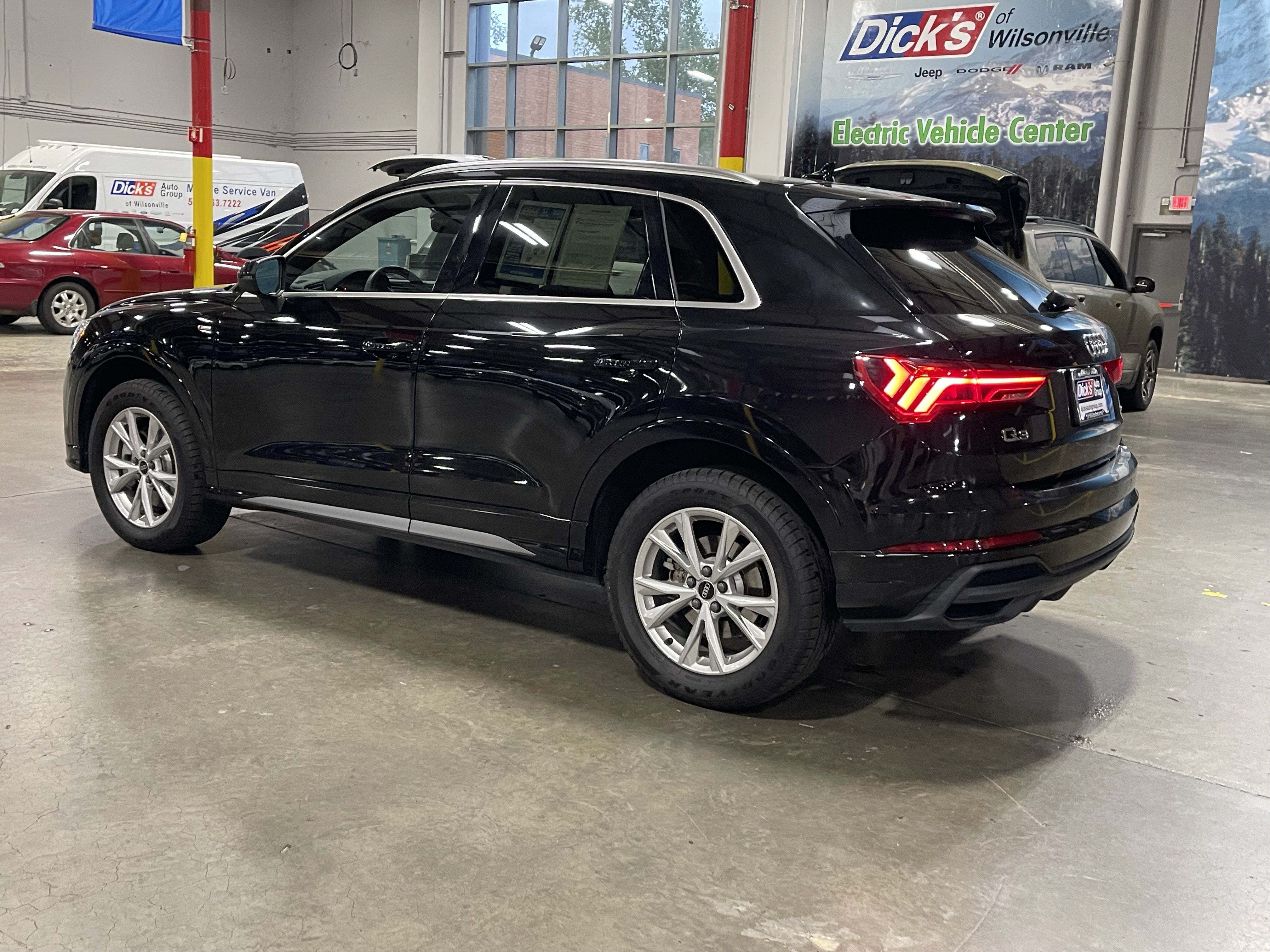Used 2025 Audi Q3 2.0T Premium AWD/4WD image 3
