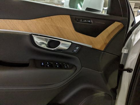 Certified 2025 Volvo XC90 T8 Plus w/ Protection Package Premier image 10