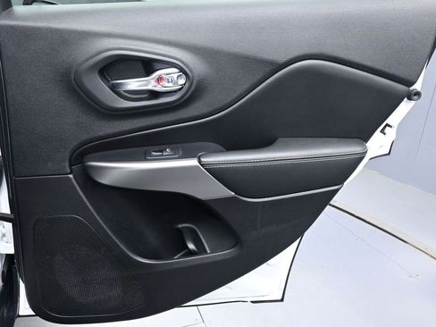 Used 2021 Jeep Cherokee Latitude Lux 80th Anniv w/ Quick Order Package 26U 80TH image 27