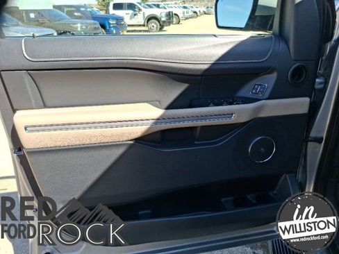 Used 2024 Ford Expedition Limited AWD/4WD image 9