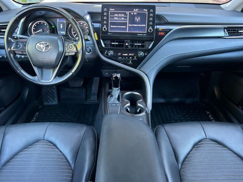 Used 2022 Toyota Camry SE FWD image 3
