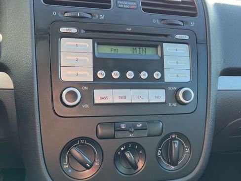 Used 2008 Volkswagen Rabbit S image 37