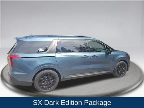 Used 2025 Kia Carnival SX w/ SX Dark Edition Package FWD image 10