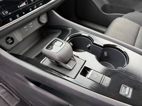 Used 2025 Nissan Rogue SV FWD image 43