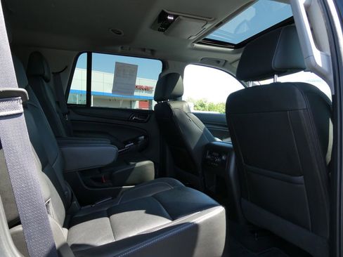 Used 2017 GMC Yukon SLT w/ Premium Edition AWD/4WD image 16