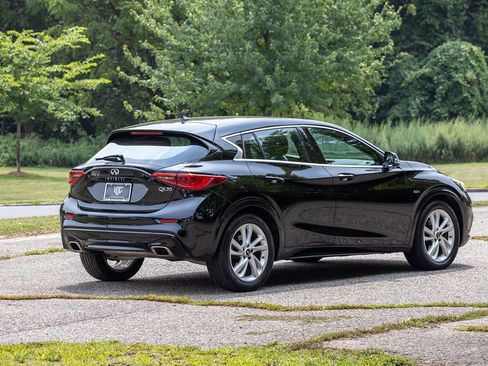 Used 2017 INFINITI QX30 w/ Cargo Package image 4