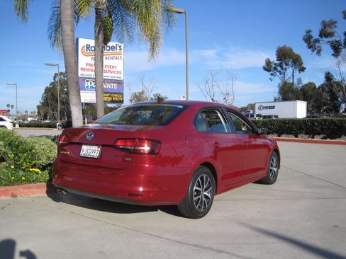 Used 2016 Volkswagen Jetta SE image 9