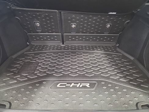 Used 2021 Toyota C-HR XLE image 15