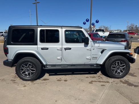 Used 2024 Jeep Wrangler Sahara image 4