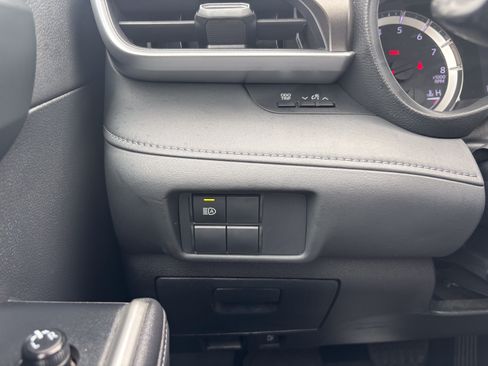 Used 2020 Toyota Highlander L FWD image 20