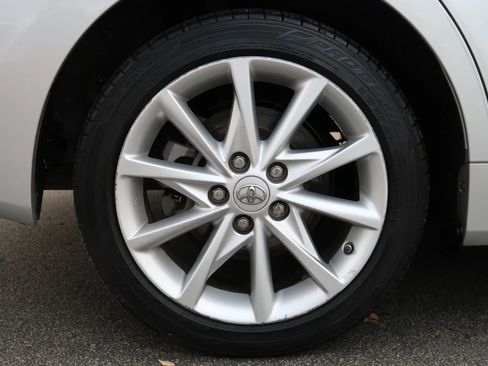 Used 2012 Toyota Prius V Two image 9