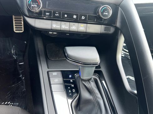 Certified 2025 Hyundai Elantra Sport image 17