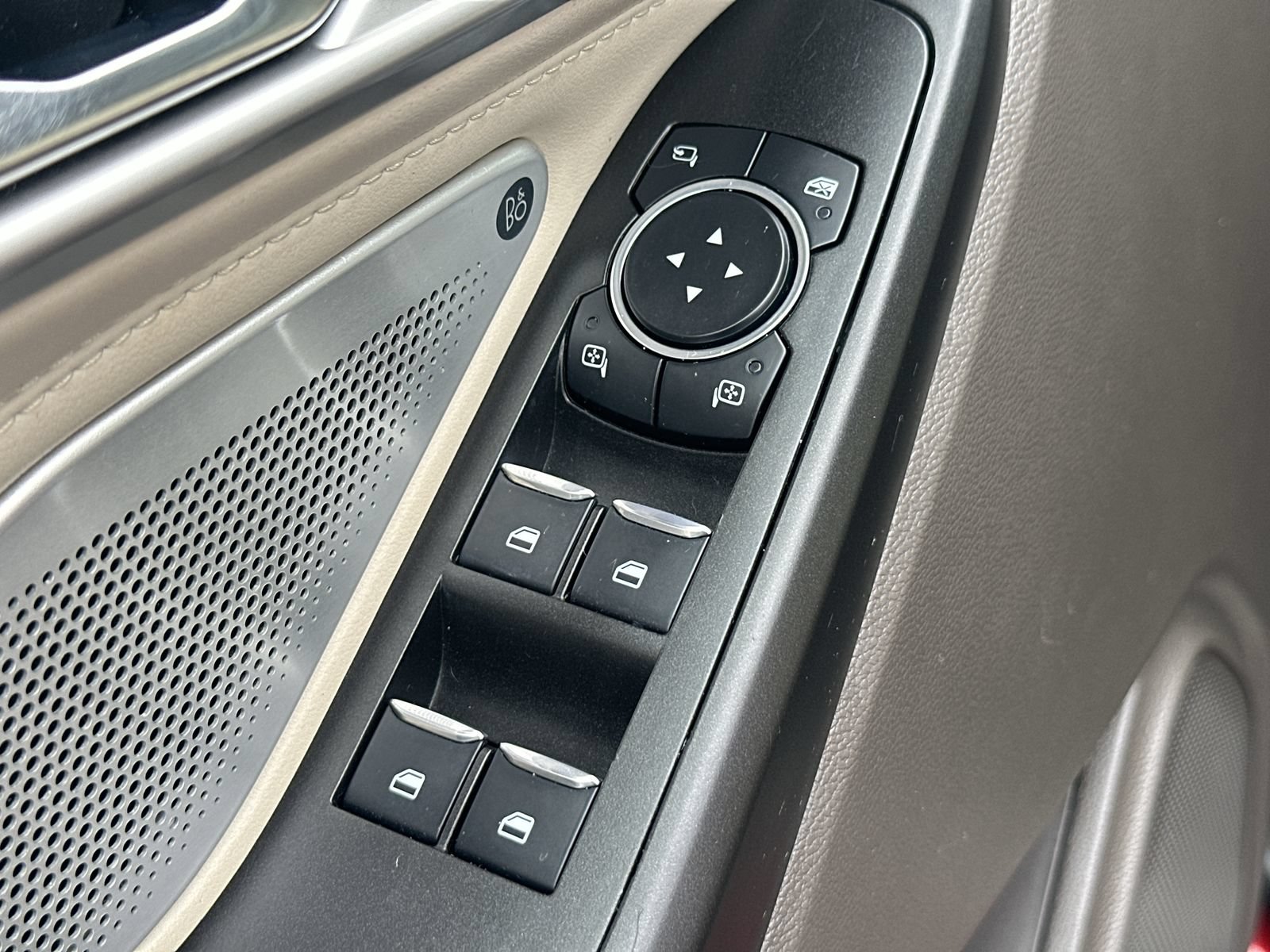 Used 2020 Ford Explorer Platinum w/ Premium Technology Package AWD/4WD image 15