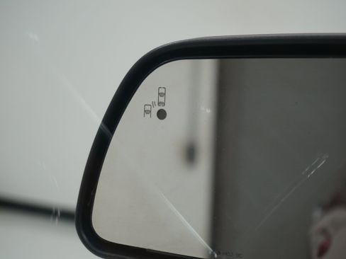 Used 2013 Lincoln MKX FWD image 25