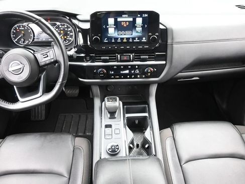 Used 2025 Nissan Pathfinder SL AWD/4WD image 16