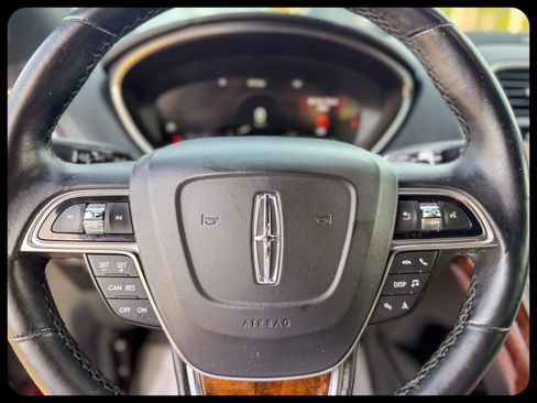 Used 2019 Lincoln Nautilus Reserve image 34