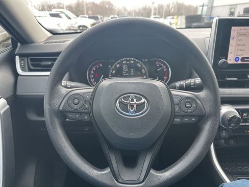 Used 2023 Toyota RAV4 XLE image 17