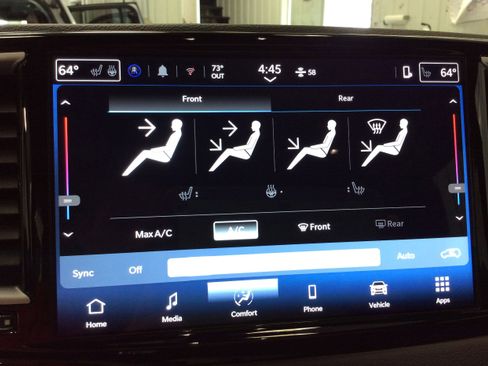 New 2025 Chrysler Voyager LX image 28