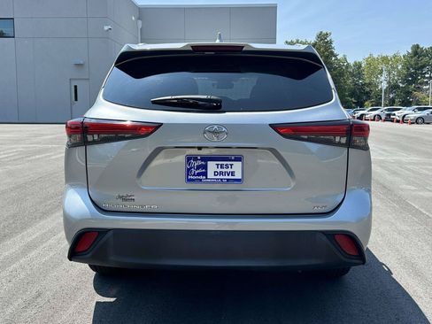 Used 2023 Toyota Highlander XLE FWD image 26
