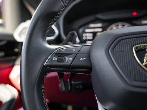 Used 2024 Lamborghini Urus S image 21