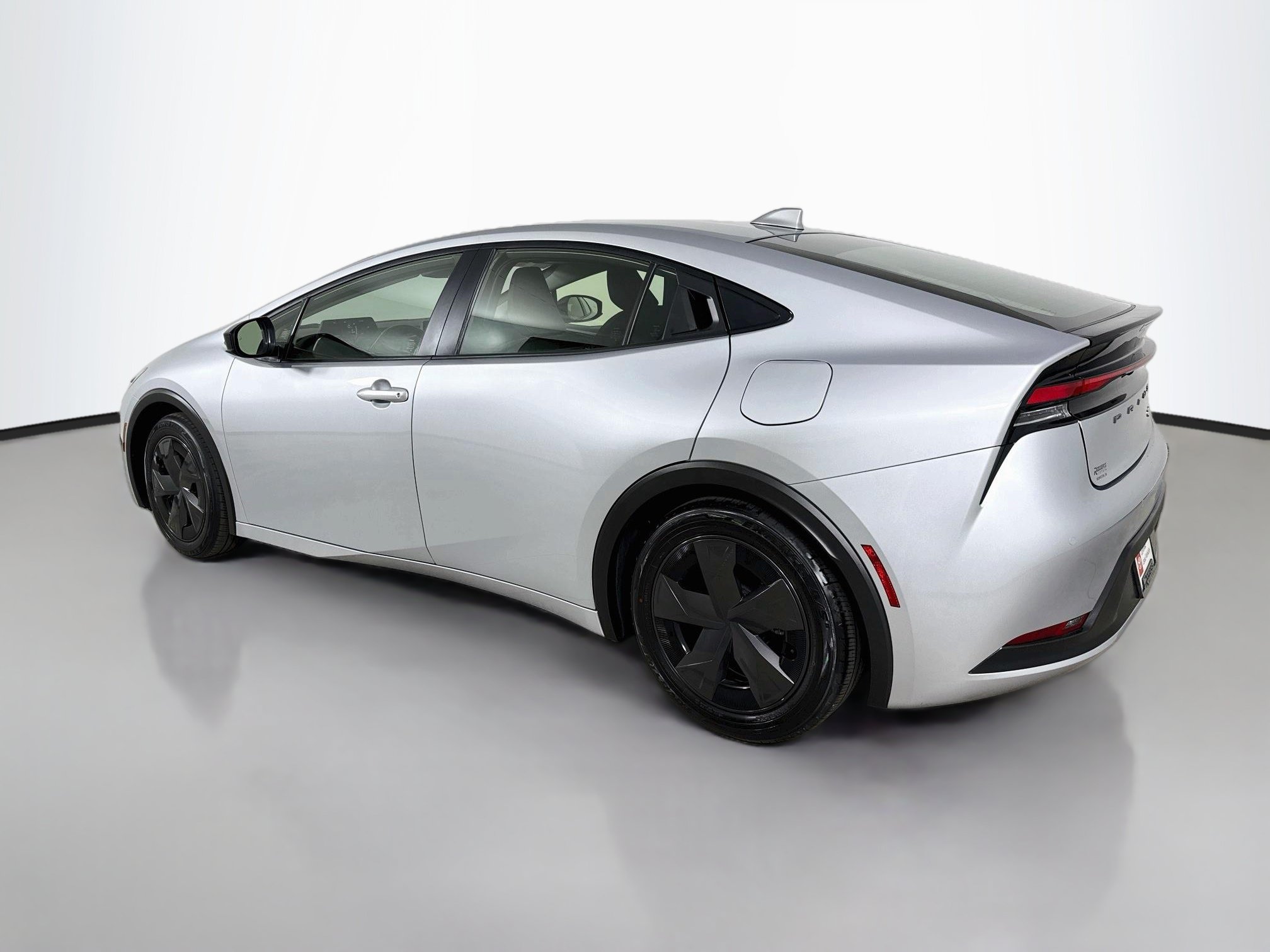 Certified 2025 Toyota Prius LE FWD image 6