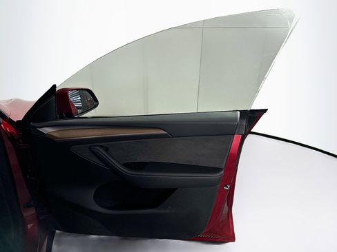 Used 2025 Tesla Model Y Long Range image 30