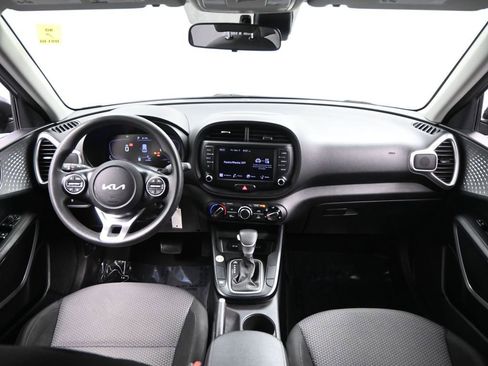 Used 2023 Kia Soul LX w/ LX Technology Package image 17