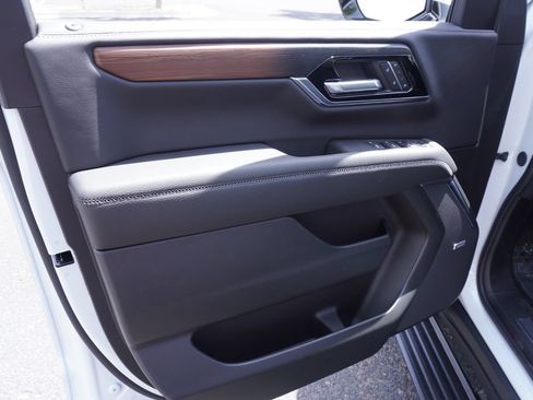 New 2026 GMC Yukon XL Denali w/ Denali Reserve Package AWD/4WD image 17