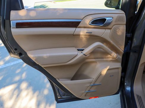 Used 2014 Porsche Cayenne image 20