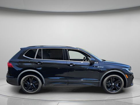 Used 2024 Volkswagen Tiguan SE R-Line FWD image 6