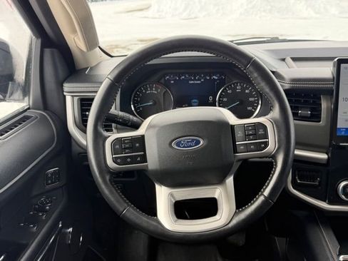 Used 2024 Ford Expedition XLT image 34