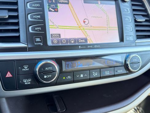 Used 2019 Toyota Highlander Limited AWD/4WD image 17